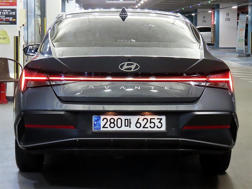 HYUNDAI Avante - Vista 5