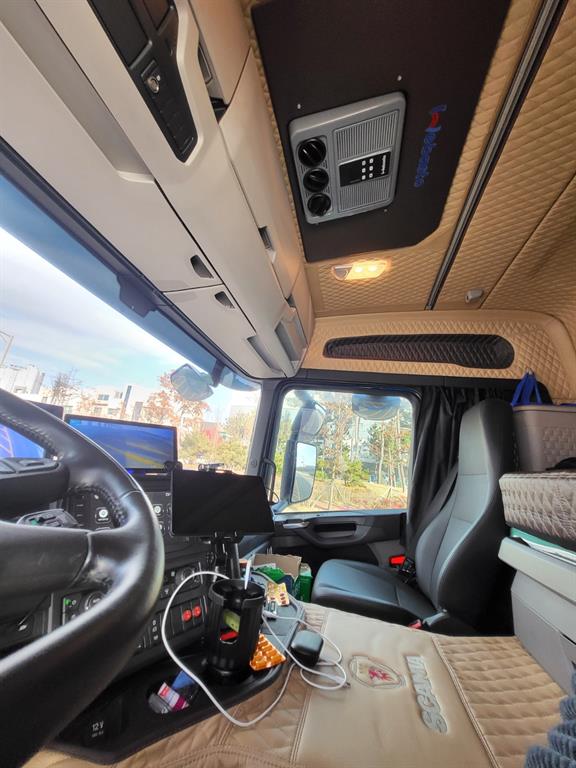 medium and large cargo truck - Vista 9