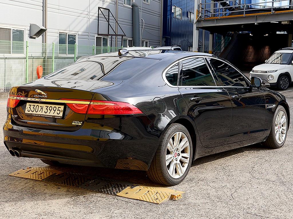 Jaguar XF - Vista 7