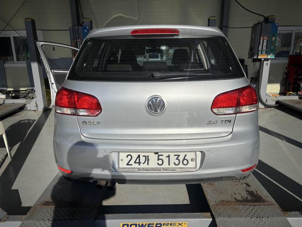 Volkswagen Golf - Vista 4