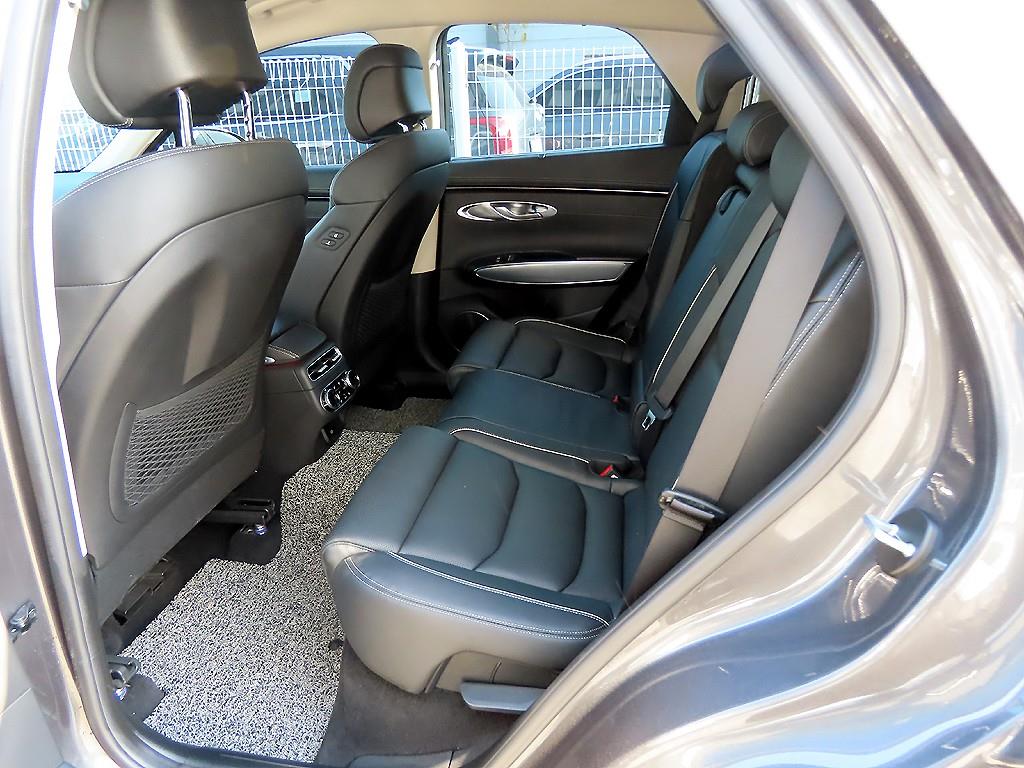 Genesis GV70 - Vista 6