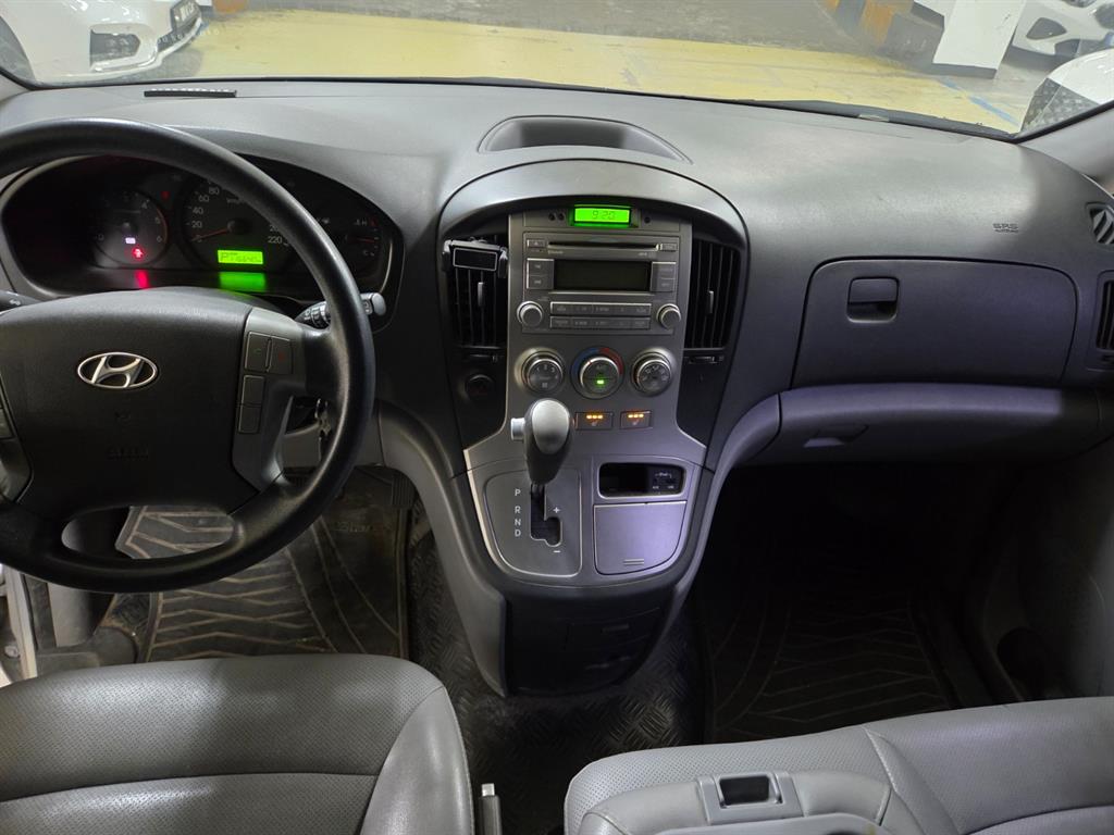 HYUNDAI Starex - Vista 8