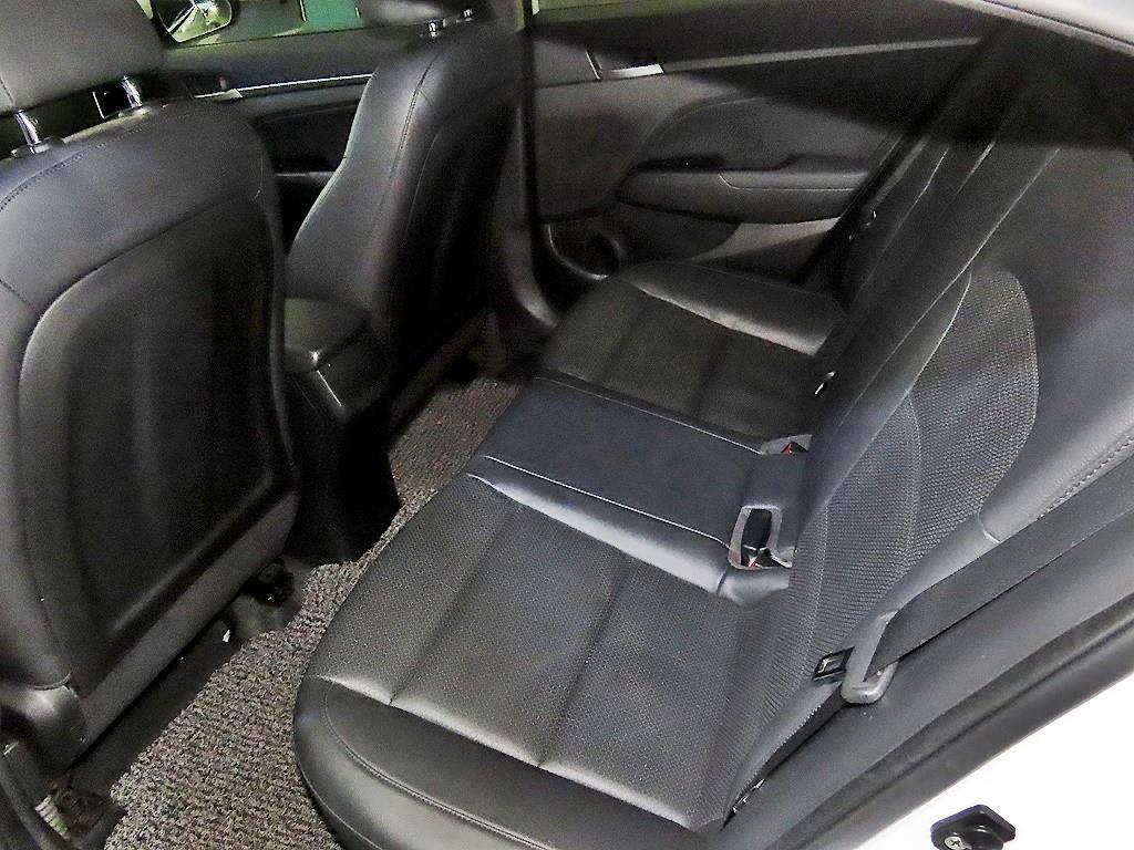 HYUNDAI Avante - Vista 7