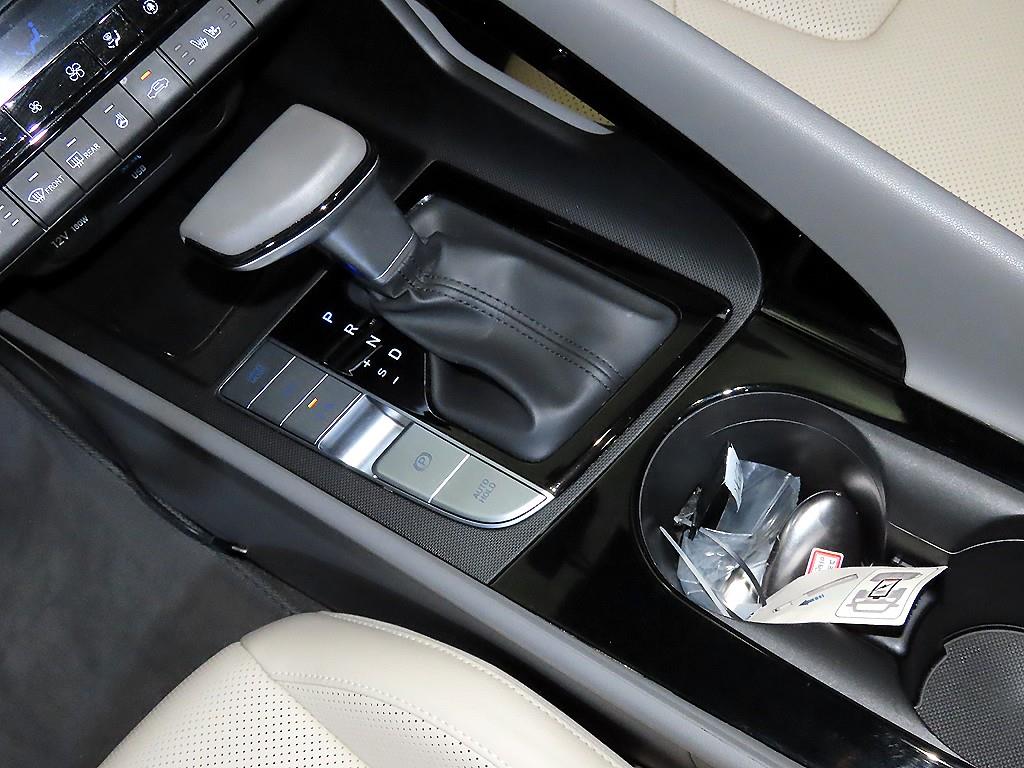 HYUNDAI Avante - Vista 12