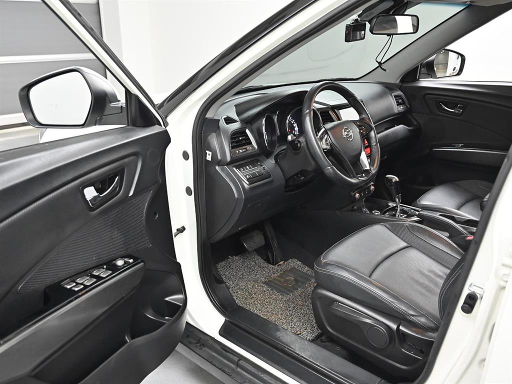 Ssangyong Tivoli - Vista 9