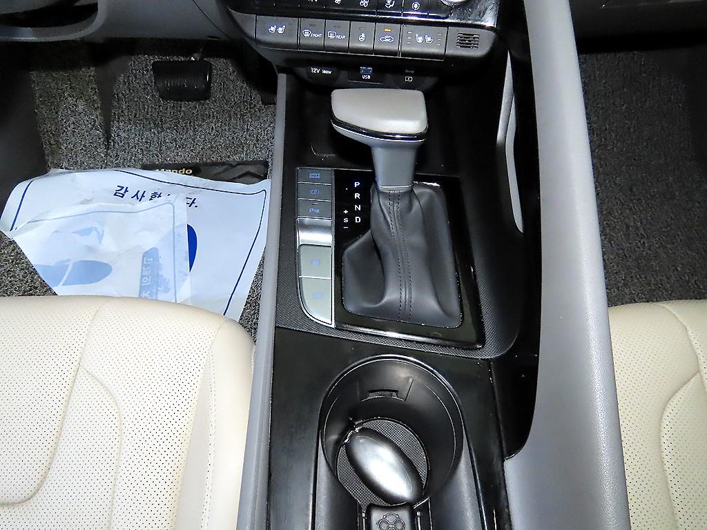 HYUNDAI Avante - Vista 12