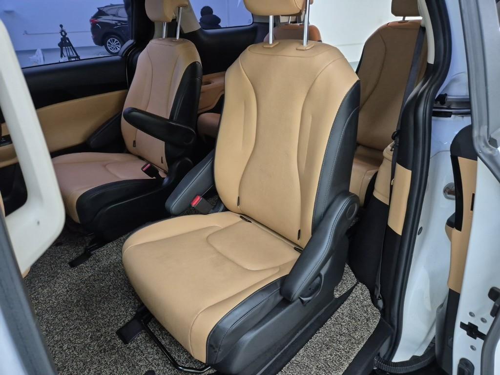 KIA Carnival - Vista 8