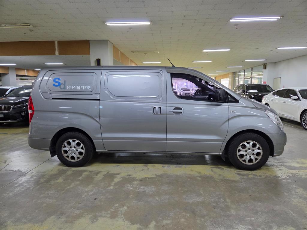 HYUNDAI Starex - Vista 5
