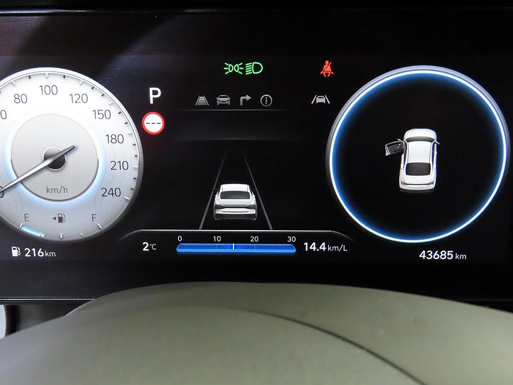 HYUNDAI Avante - Vista 9