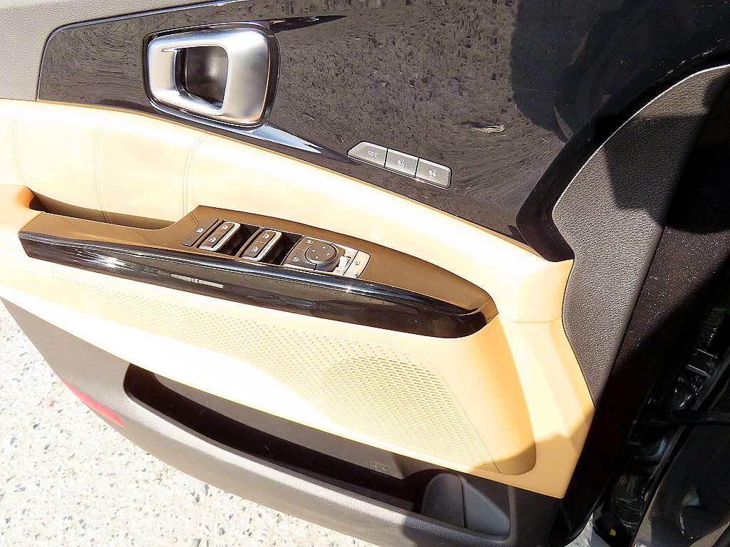 KIA Carnival - Vista 11