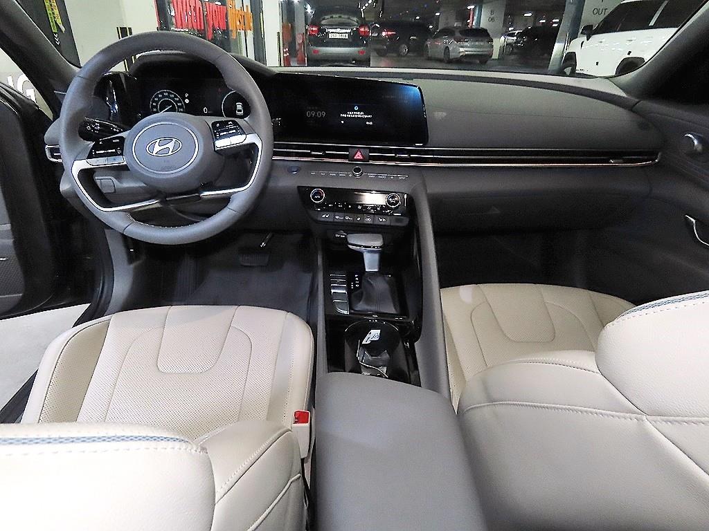 HYUNDAI Avante - Vista 10