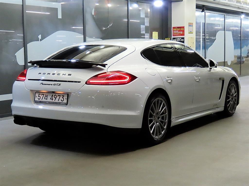 Porsche Panamera - Vista 4