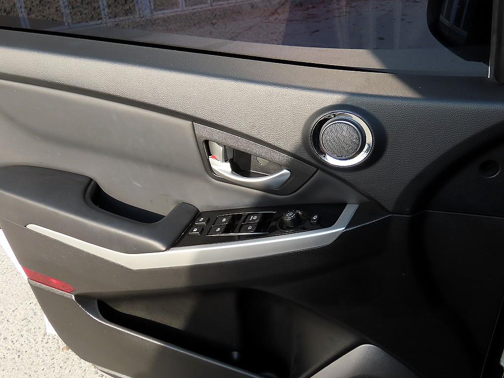 Ssangyong Korando - Vista 11