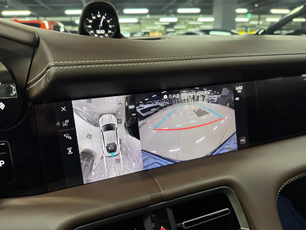 Porsche Taycan - Vista 10