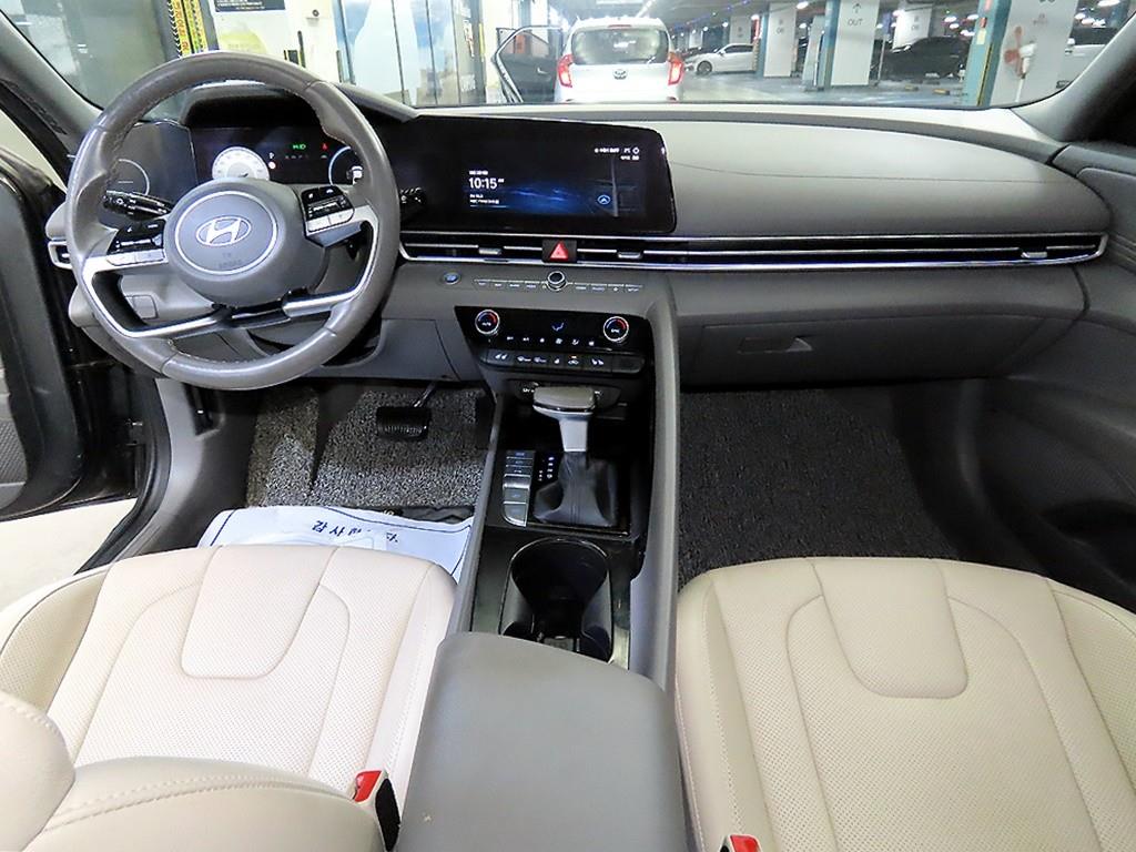 HYUNDAI Avante - Vista 10