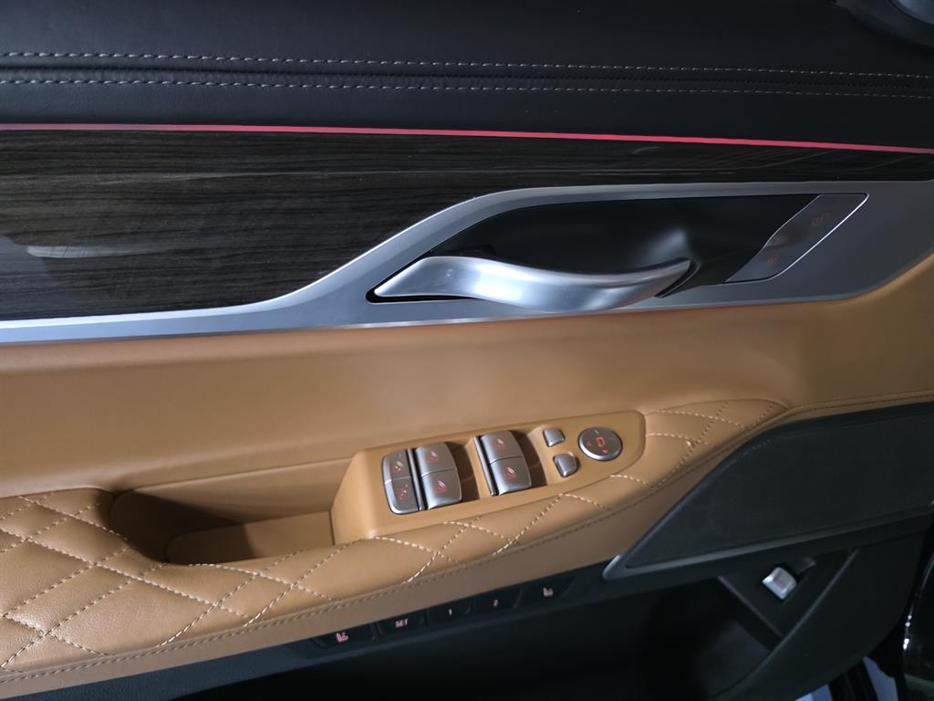 BMW 7 Series - Vista 8