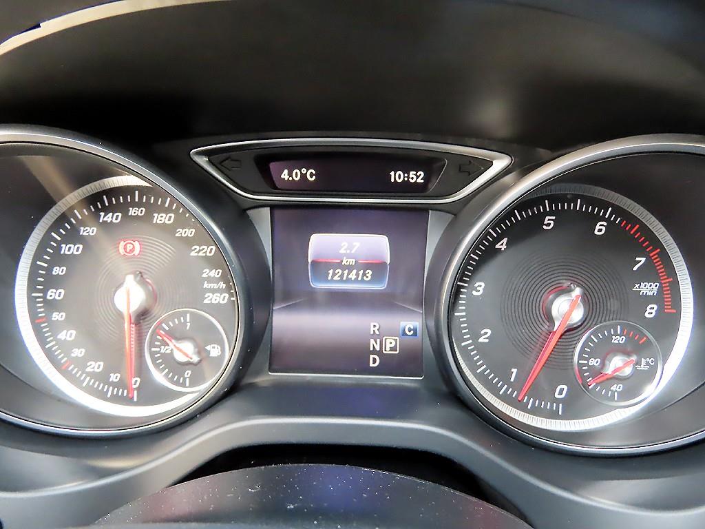 Mercedes Benz GLA Class - Vista 9