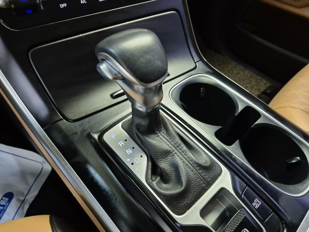 KIA Carnival - Vista 9