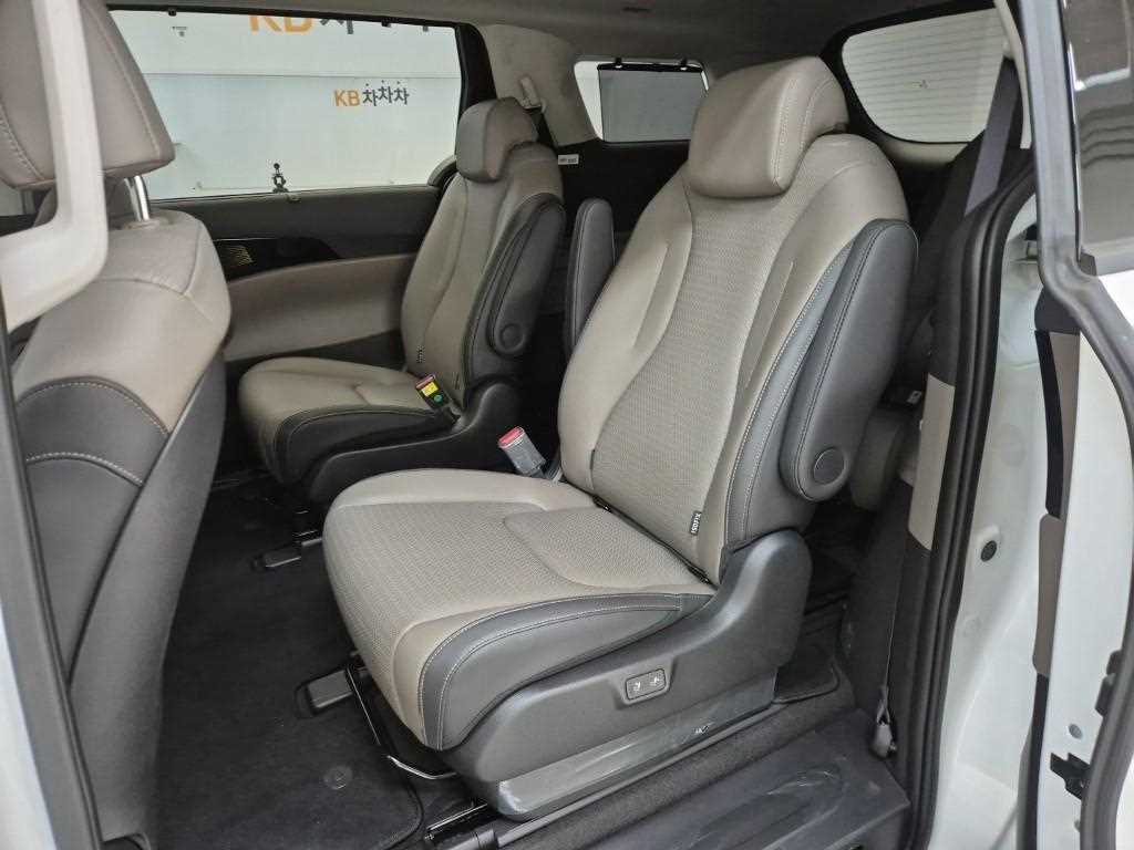 KIA Carnival - Vista 12