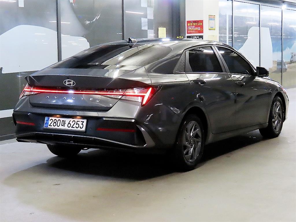 HYUNDAI Avante - Vista 4