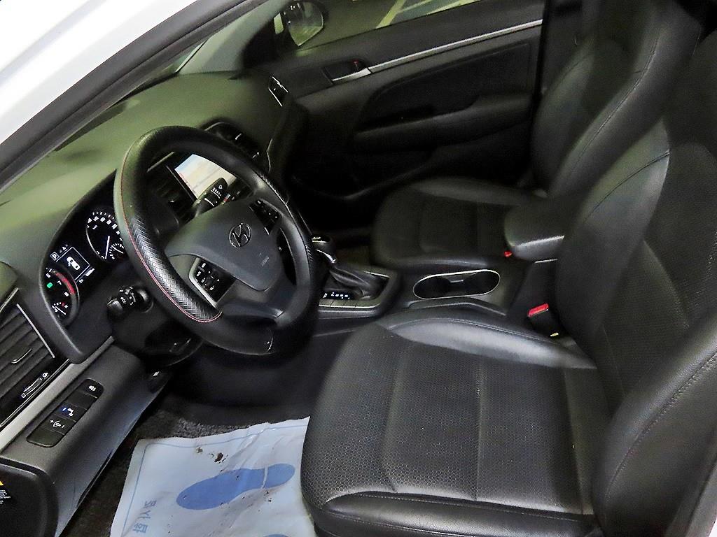 HYUNDAI Avante - Vista 6