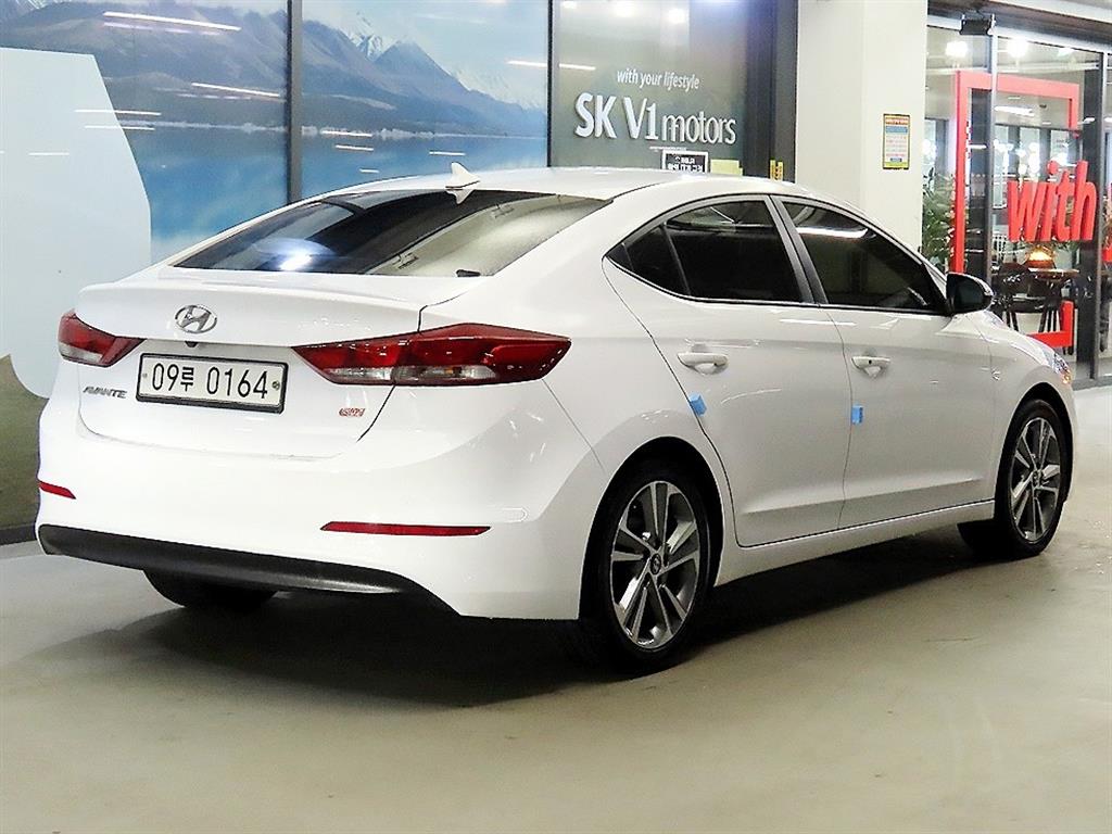 HYUNDAI Avante - Vista 4
