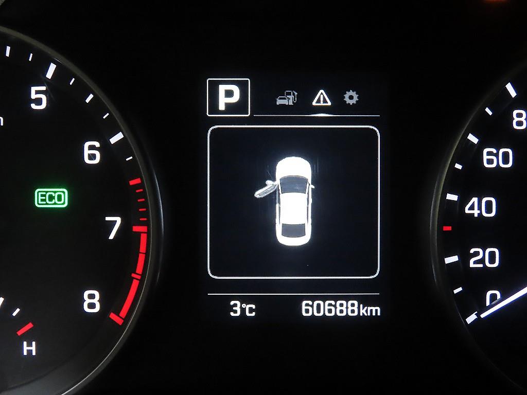 HYUNDAI Avante - Vista 9