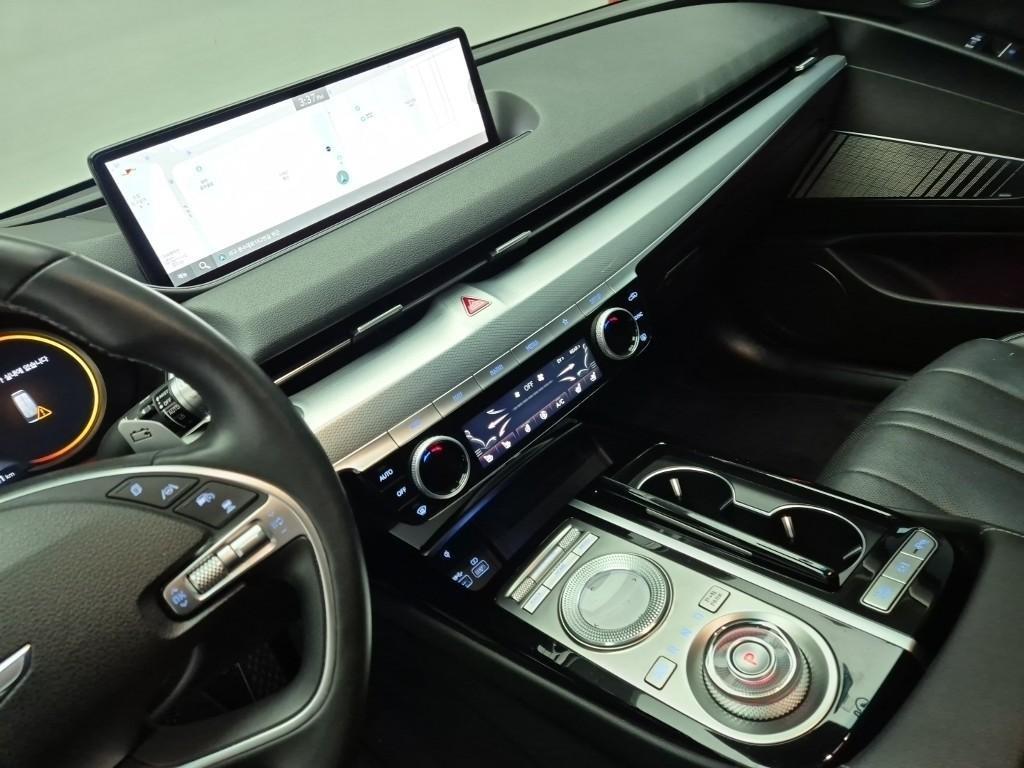 Genesis G80 - Vista 10