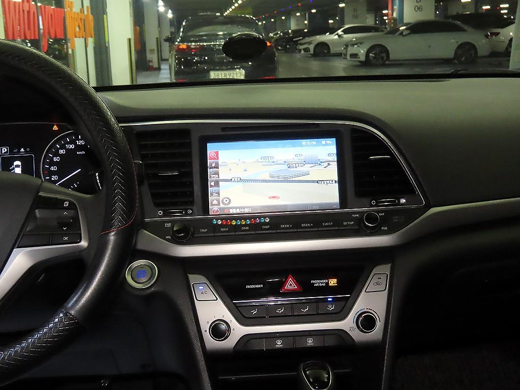 HYUNDAI Avante - Vista 11