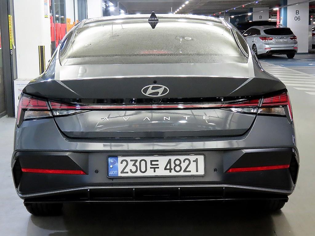 HYUNDAI Avante - Vista 5
