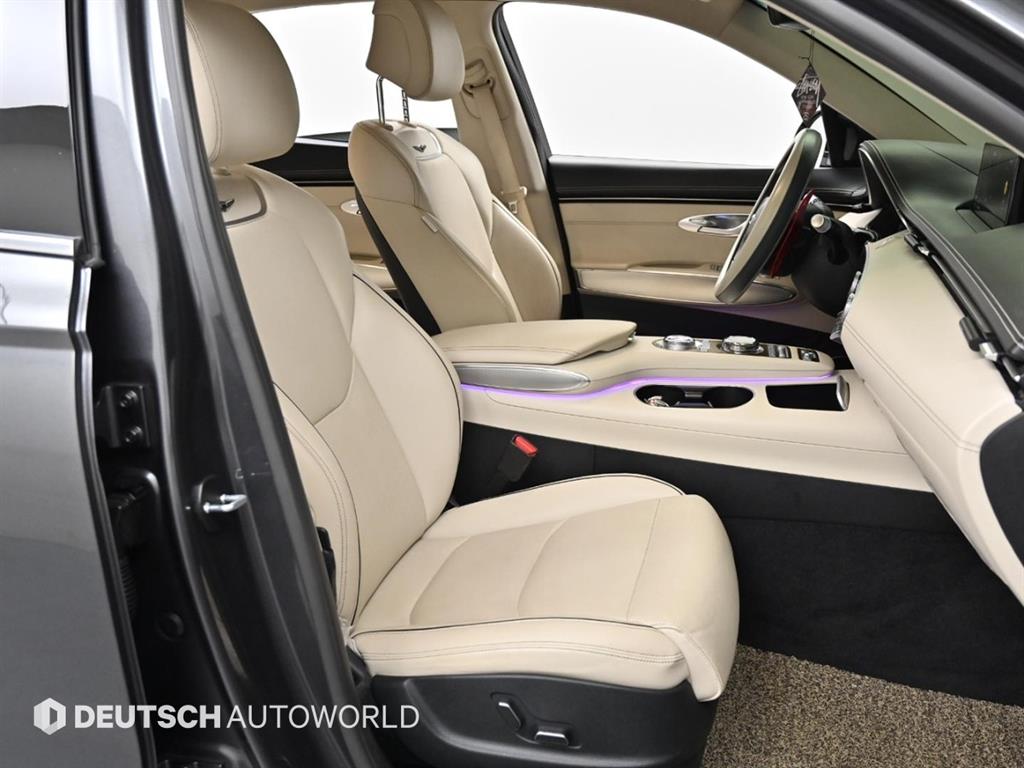 Genesis GV70 - Vista 10