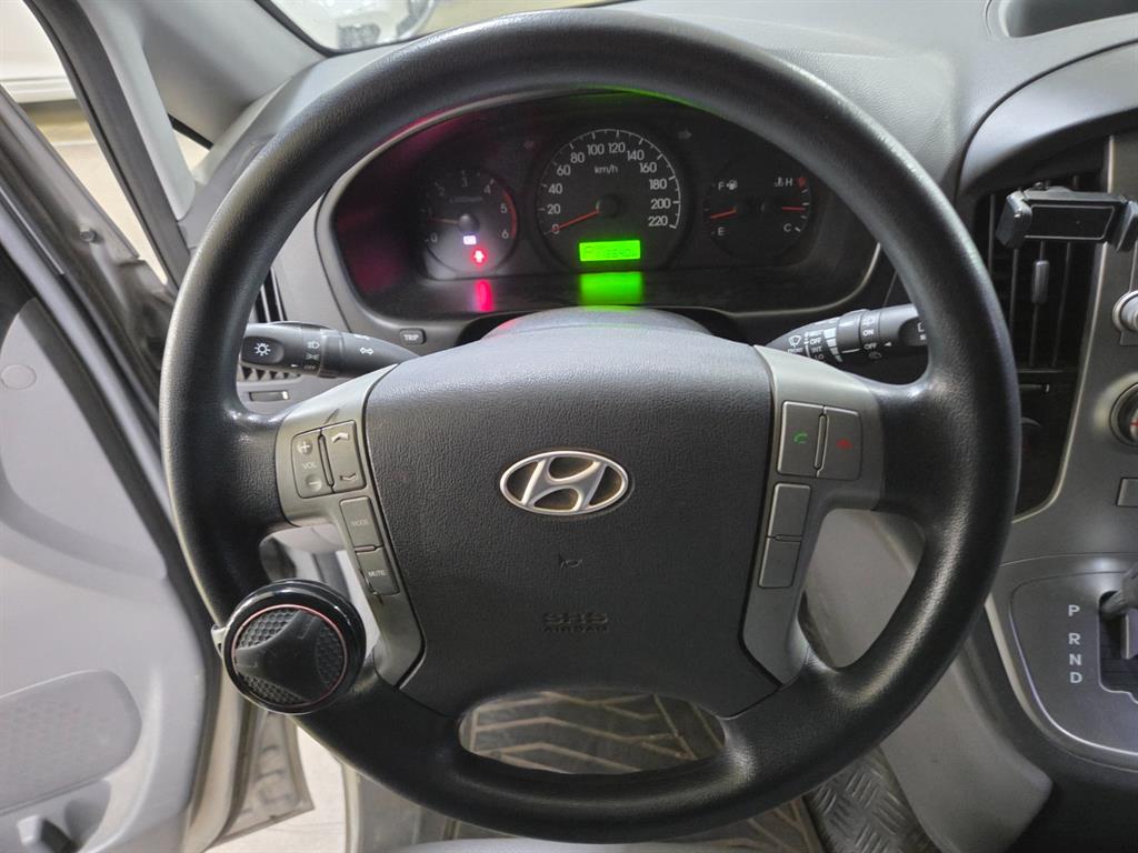 HYUNDAI Starex - Vista 9