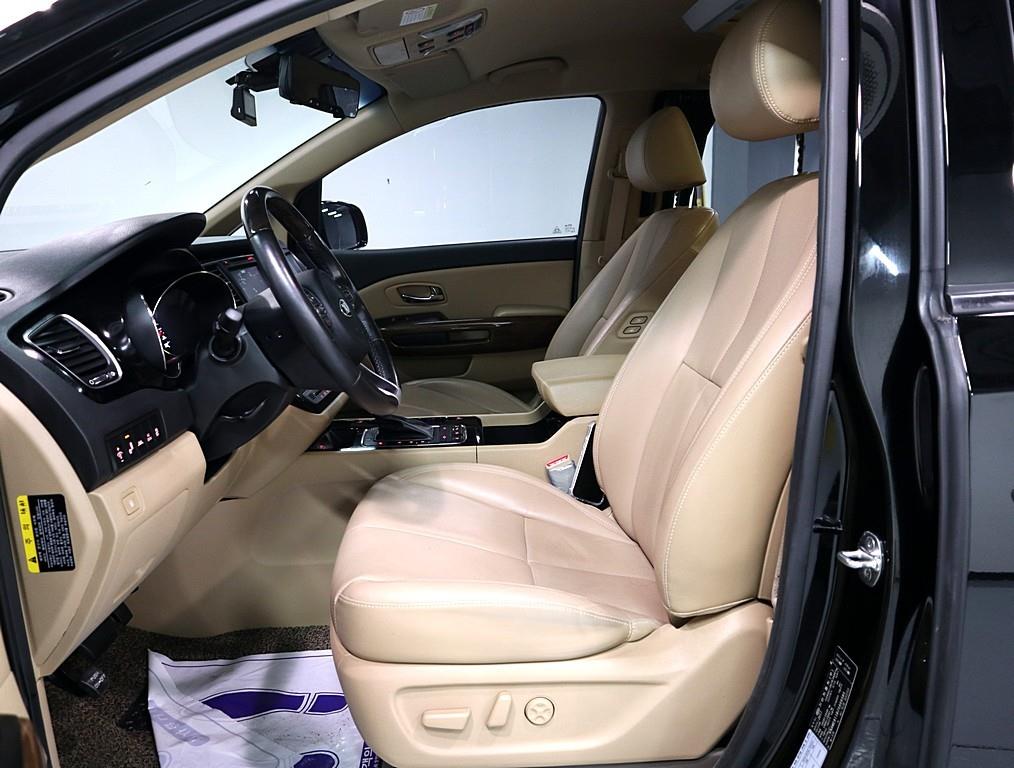 KIA Carnival - Vista 9