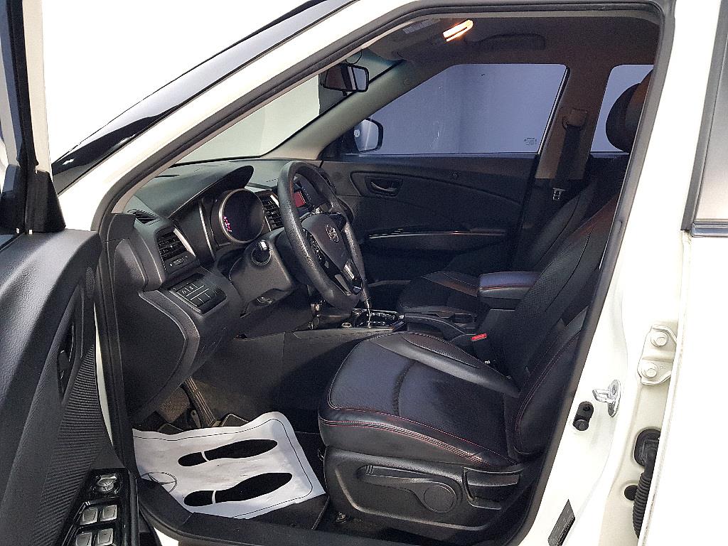 Ssangyong Tivoli - Vista 8