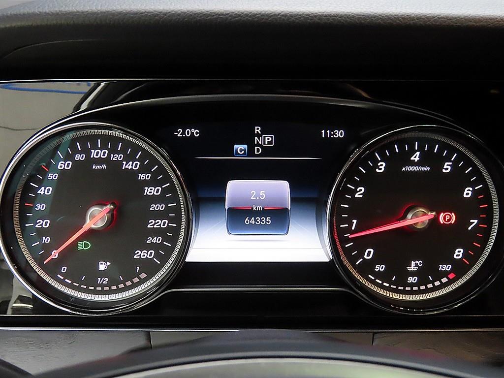 Mercedes Benz E class - Vista 8