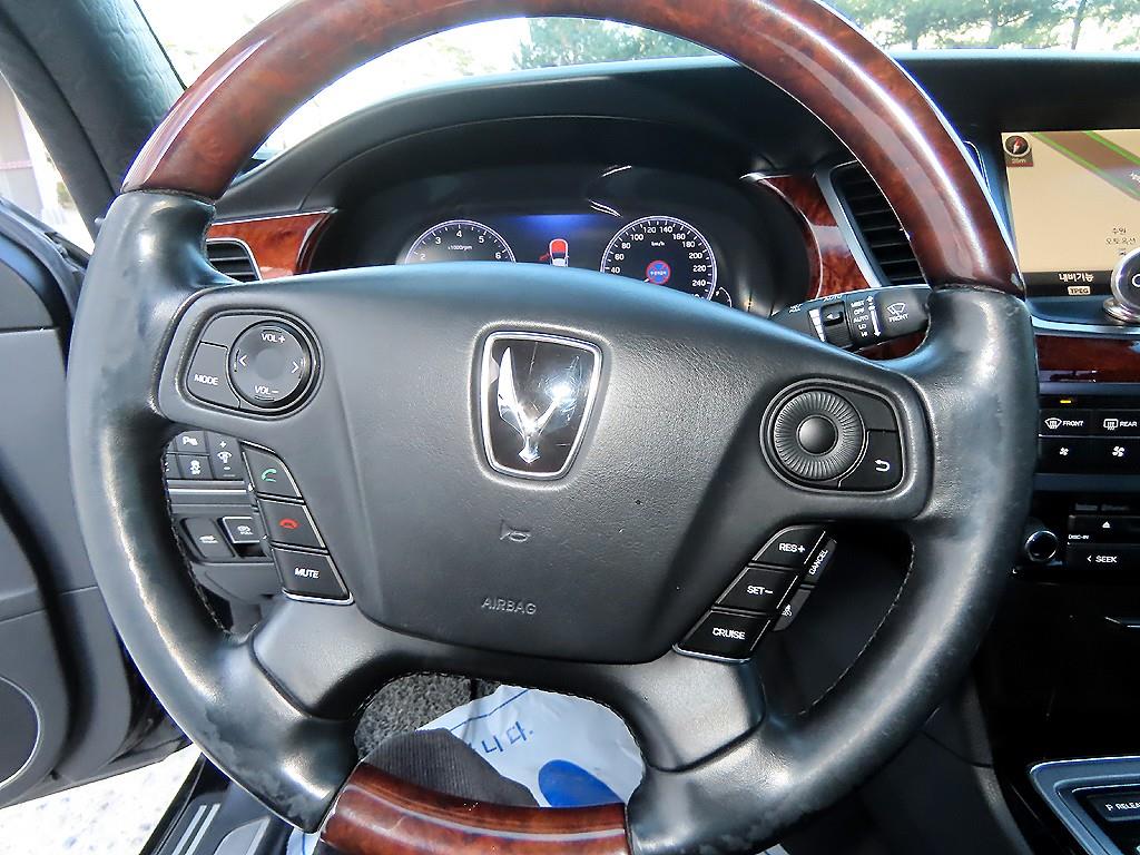 HYUNDAI Equus - Vista 8