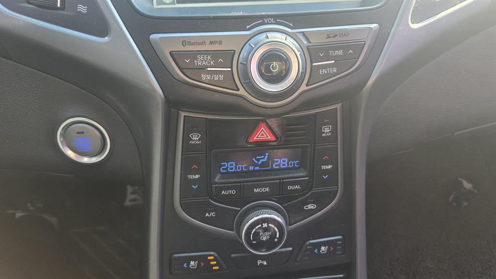 HYUNDAI Avante - Vista 10