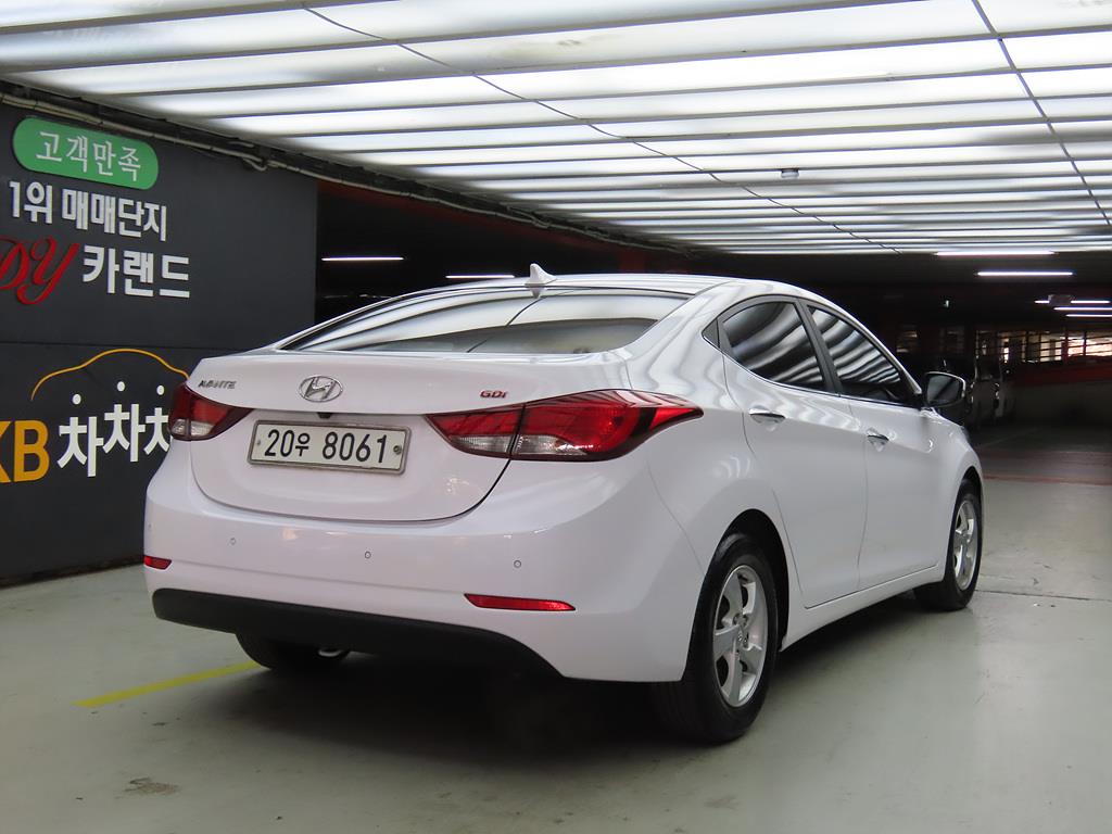 HYUNDAI Avante - Vista 4