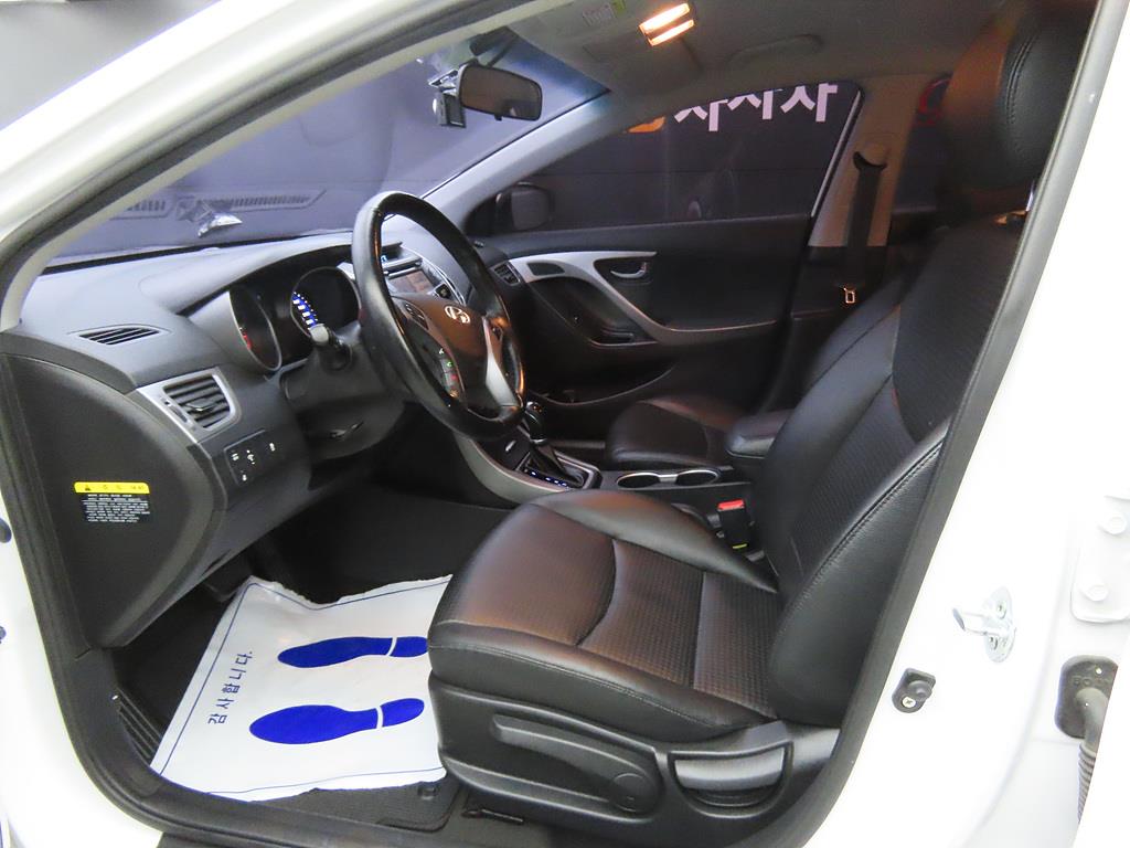 HYUNDAI Avante - Vista 5