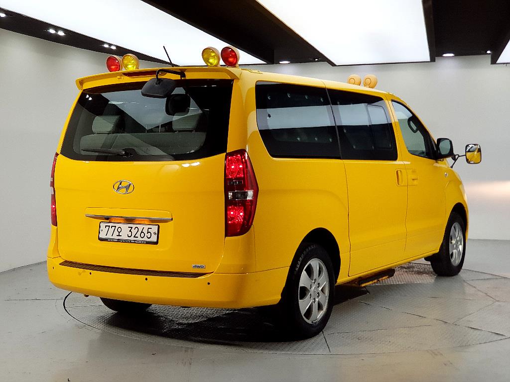 HYUNDAI Starex - Vista 4