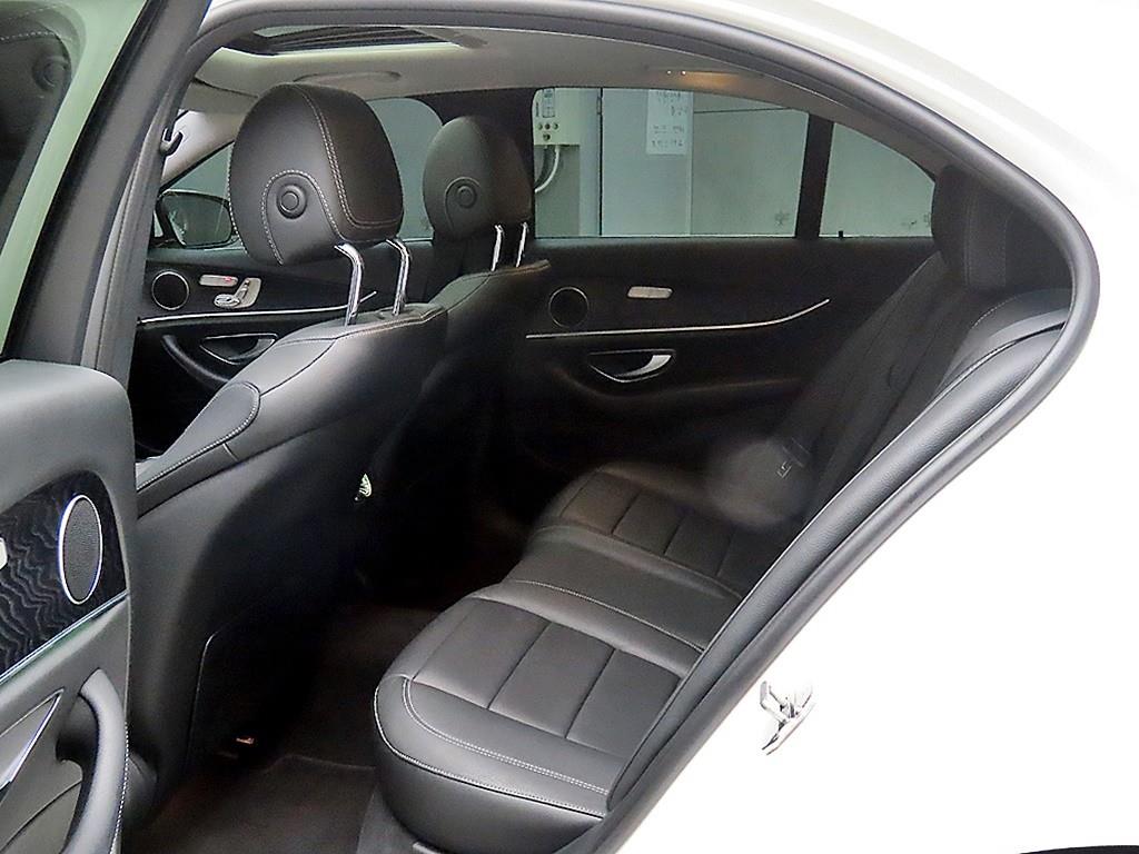 Mercedes Benz E class - Vista 6