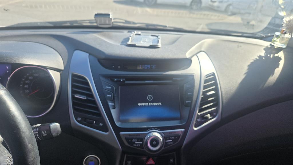 HYUNDAI Avante - Vista 8