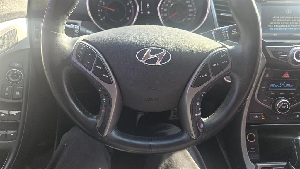 HYUNDAI Avante - Vista 7