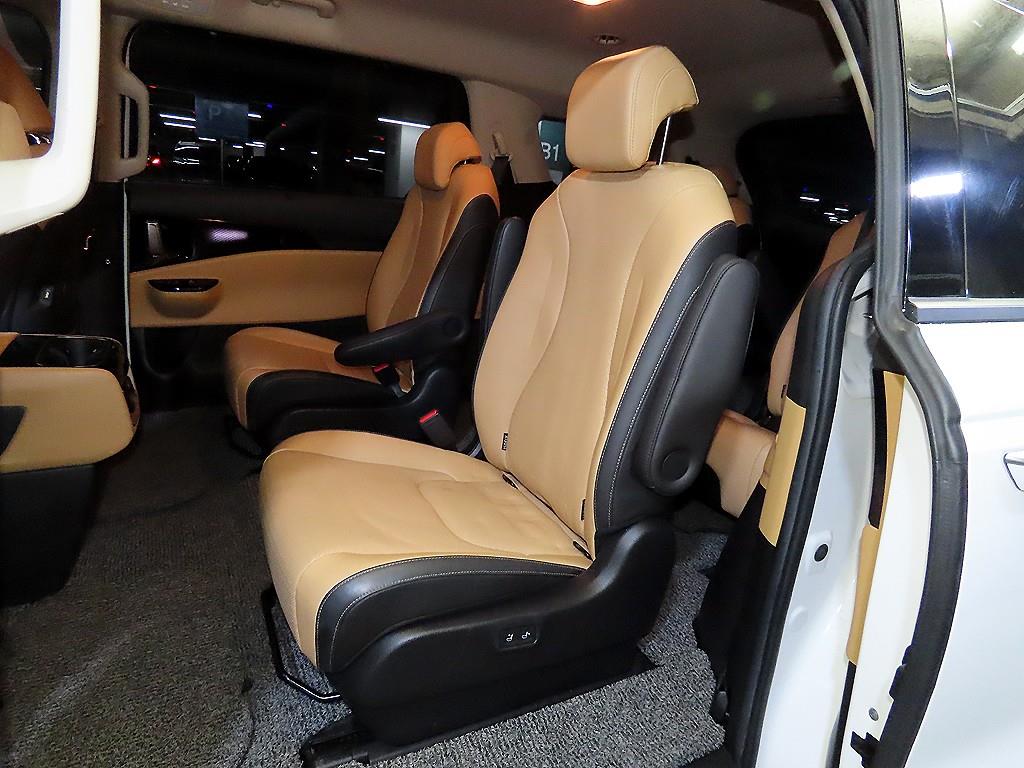 KIA Carnival - Vista 7