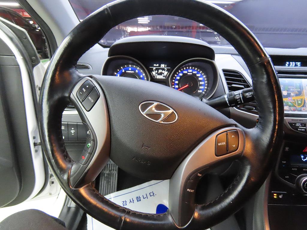 HYUNDAI Avante - Vista 8