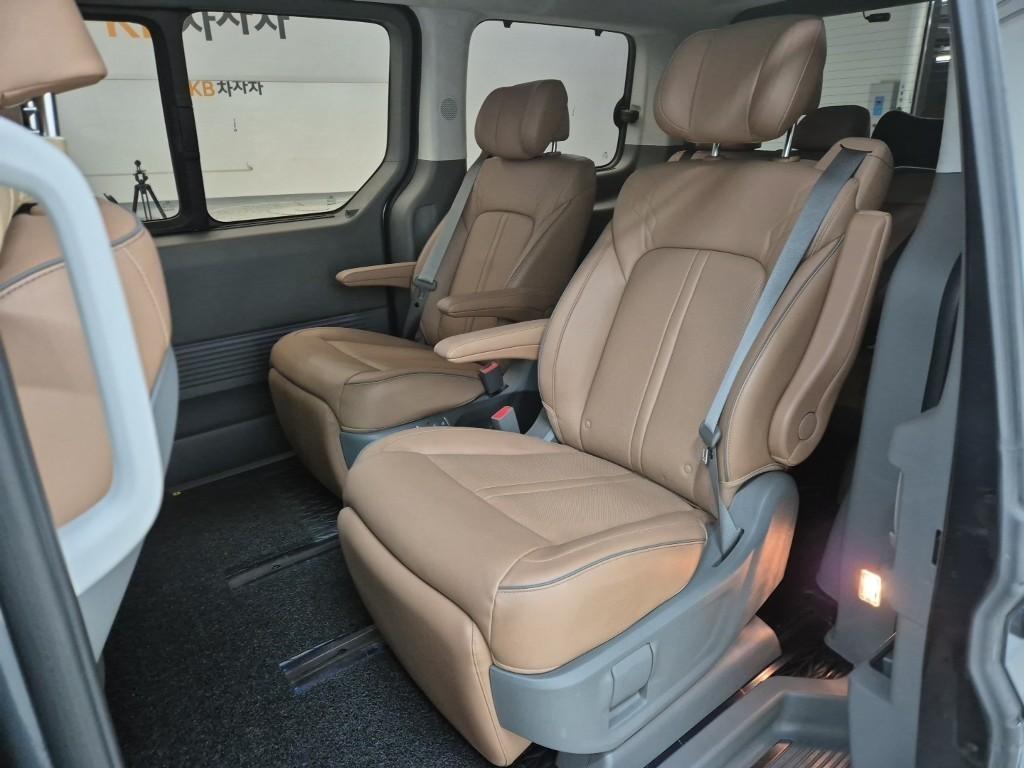 HYUNDAI Staria - Vista 12