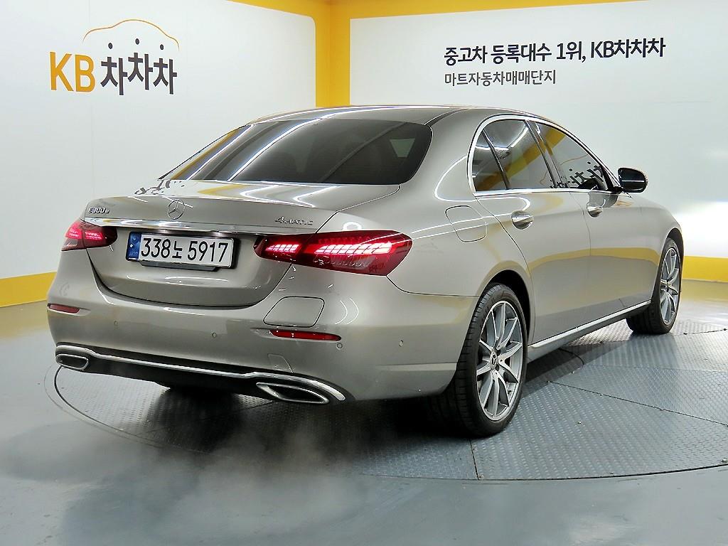 Mercedes Benz E class - Vista 4