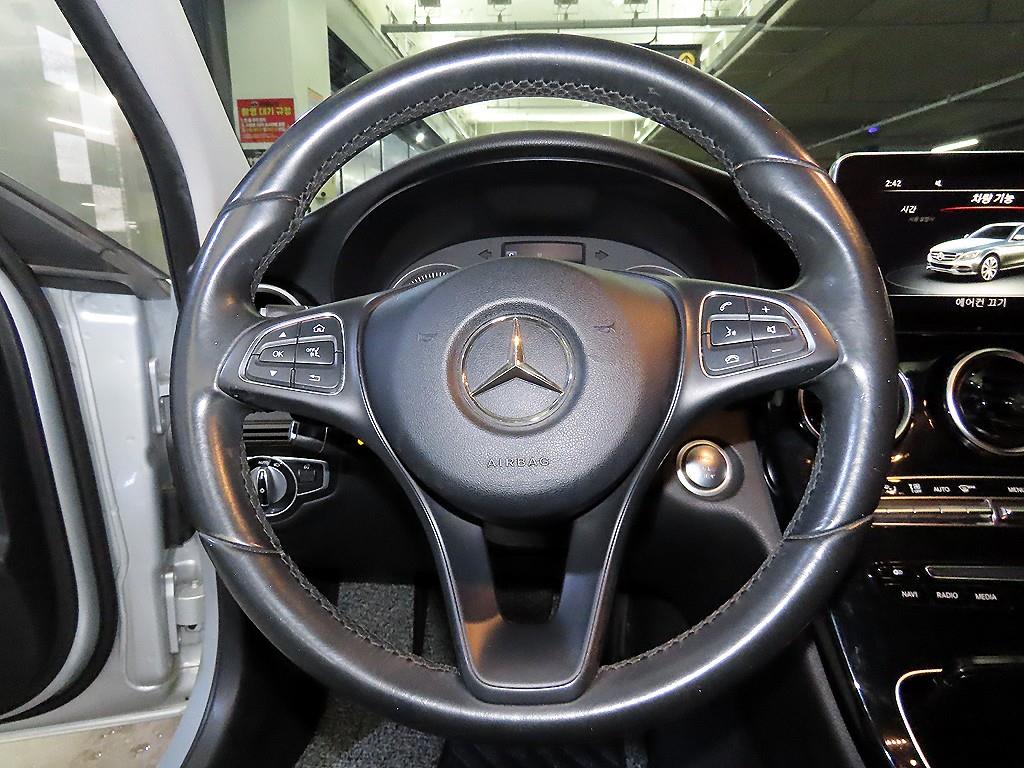 Mercedes Benz C Class - Vista 8