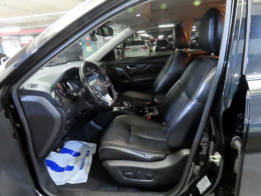 Nissan Extrail - Vista 6