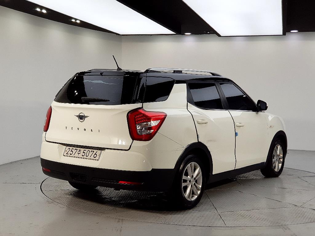 Ssangyong Tivoli - Vista 4